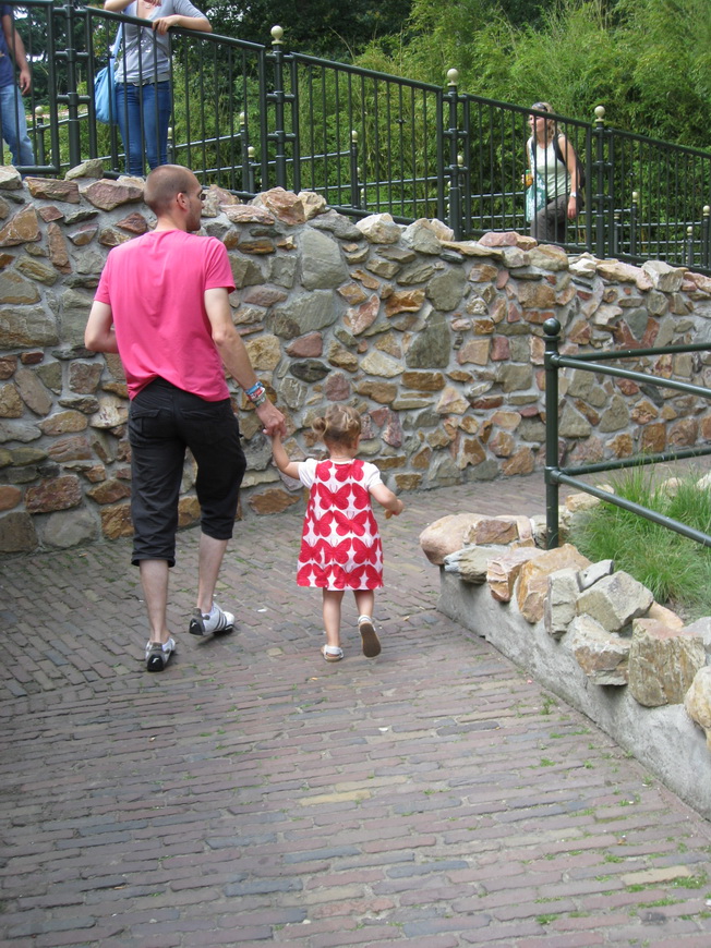 Papa en Nienke gaan er in